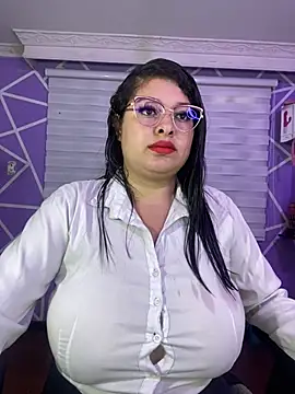 Snapshot of MiiaaJoness chatting on May 5, 2026, 4:26 pm MiiaaJoness online show from May 5, 2026, 4:26 pm