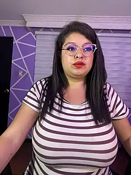 Snapshot of MiiaaJoness chatting on May 7, 2026, 4:51 am MiiaaJoness online show from May 7, 2026, 4:51 am