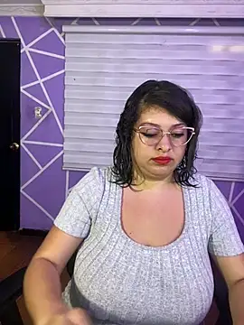 Snapshot of MiiaaJoness chatting on July 31, 2026, 3:44 pm MiiaaJoness online show from July 31, 2026, 3:44 pm