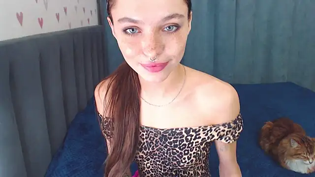 ChloeSunny online show from November 10, 2025, 2:27 pm