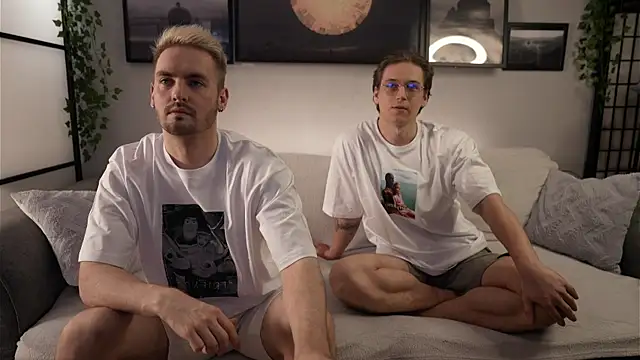 Snapshot of enjoy_me chatting on March 7, 2025, 4:11 pm enjoy me online show from March 7, 2025, 4:11 pm