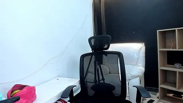 CelesteBrucee online show from December 19, 2024, 4:13 am