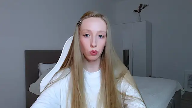 Luna insniity online show from September 14, 2025, 7:57 pm