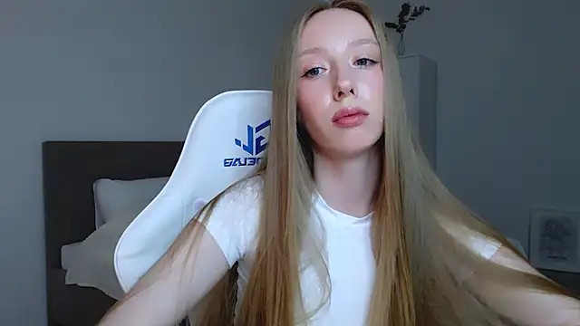 Luna insniity online show from October 2, 2025, 7:21 pm