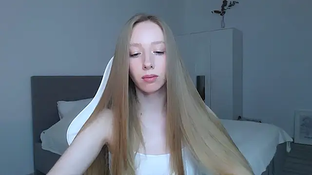 Luna insniity online show from October 7, 2025, 8:39 pm