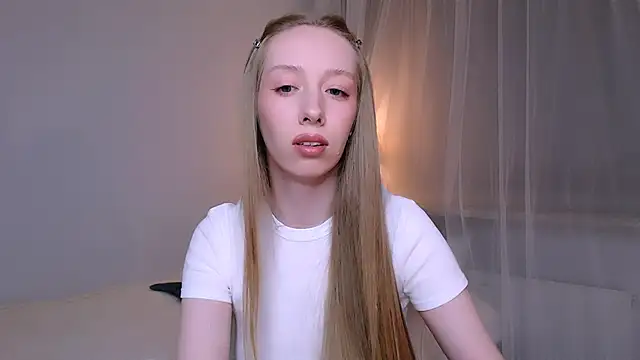 Luna insniity online show from April 19, 2026, 9:39 pm