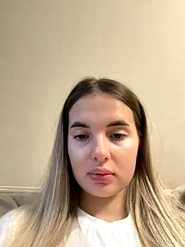 Donna Evans online show from November 4, 2025, 1:59 am