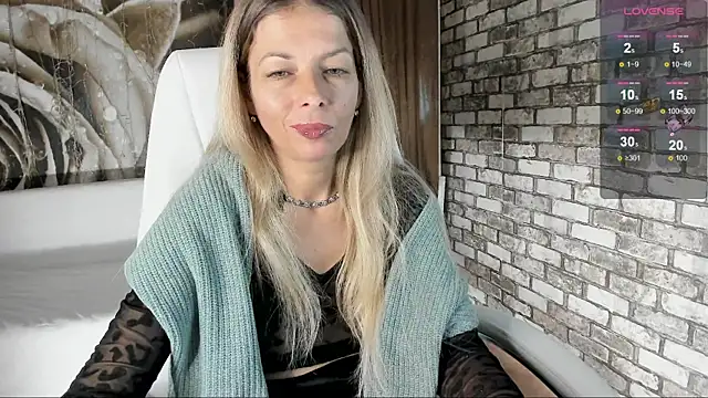 Eva Melow online show from September 28, 2025, 2:11 pm