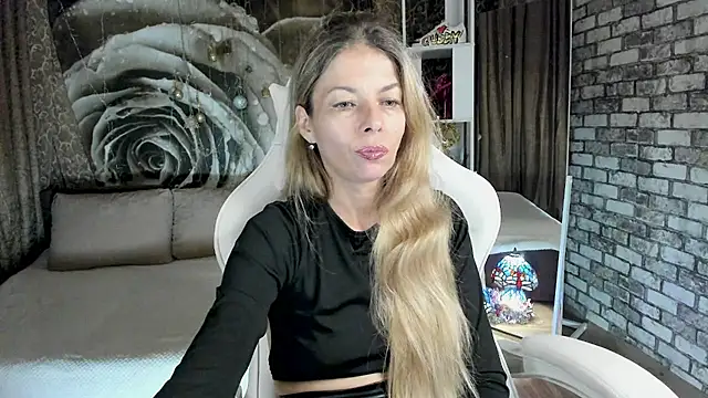 Eva Melow online show from April 4, 2026, 5:10 pm