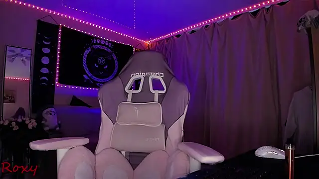 wet dream  online show from April 21, 2026, 3:28 pm