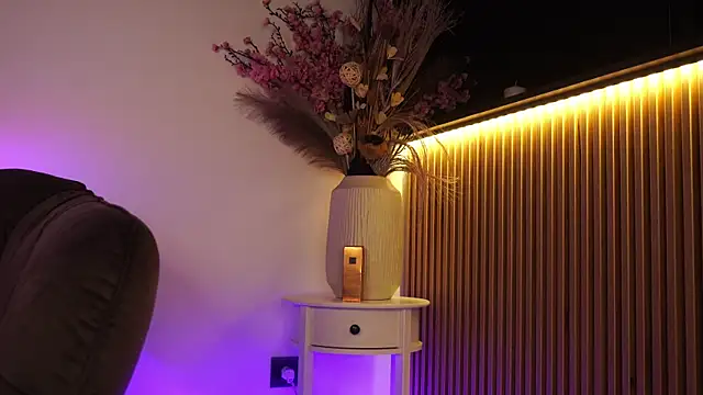 KimyBroox online show from April 17, 2026, 8:56 pm