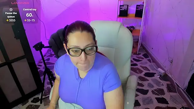 NiickyJones online show from September 18, 2025, 9:06 pm