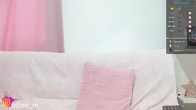 aliicee m online show from January 7, 2025, 9:57 pm