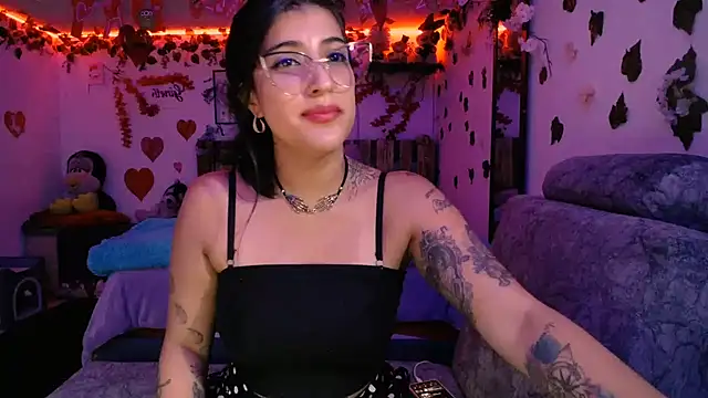 azahar  ziiz online show from February 10, 2025, 8:21 pm