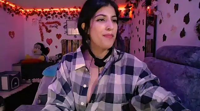 azahar  ziiz online show from March 9, 2025, 5:39 pm