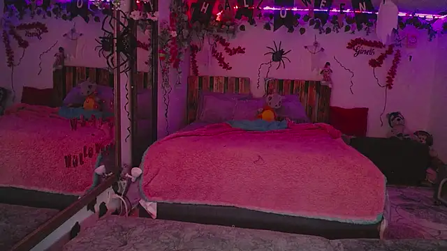 azahar  ziiz online show from October 19, 2025, 2:12 am