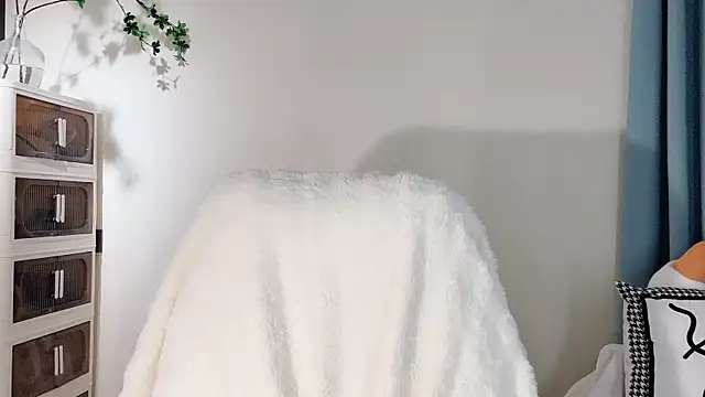 lvy-w online show from February 4, 2025, 1:38 pm