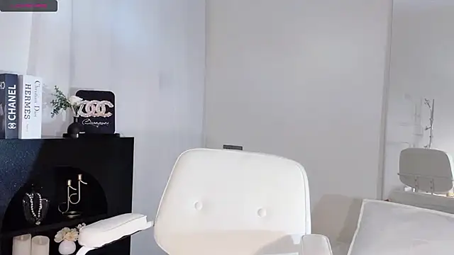 lvy-w online show from October 10, 2025, 1:21 pm