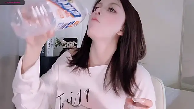 lvy-w online show from October 30, 2025, 5:42 am