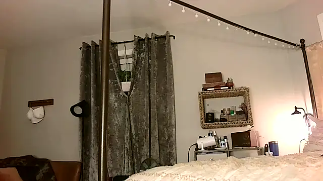 Snapshot of MnM4ever chatting on February 2, 2026, 4:33 am MnM4ever online show from February 2, 2026, 4:33 am