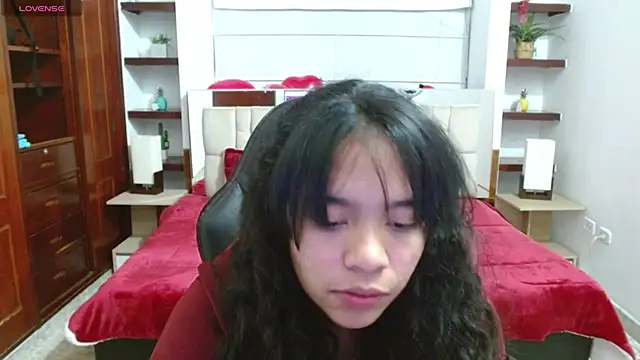 laureentt  online show from February 11, 2025, 9:31 am