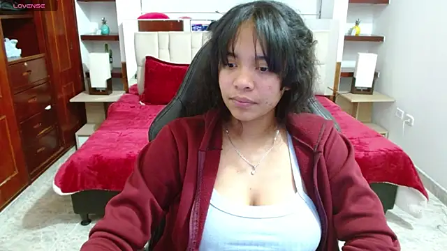 laureentt  online show from February 13, 2025, 9:41 am