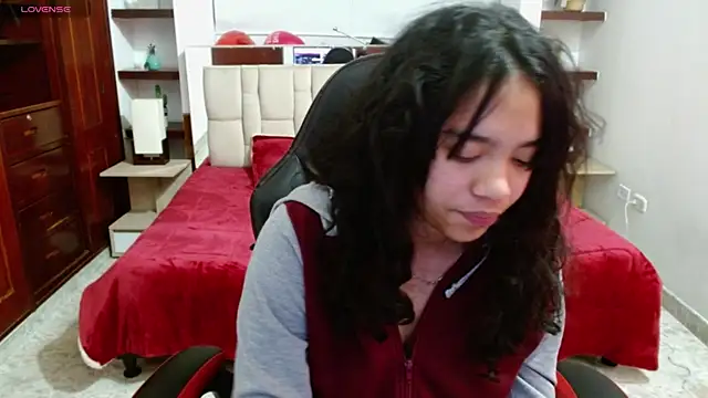 laureentt  online show from February 27, 2025, 9:11 am