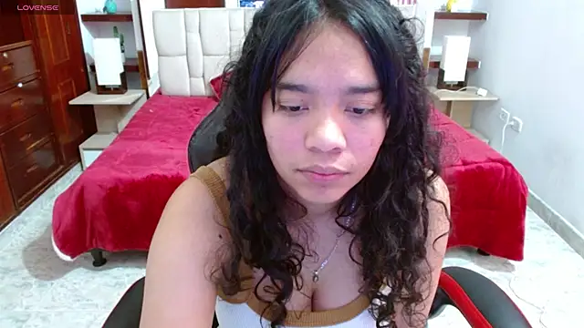 laureentt  online show from February 28, 2025, 6:32 am