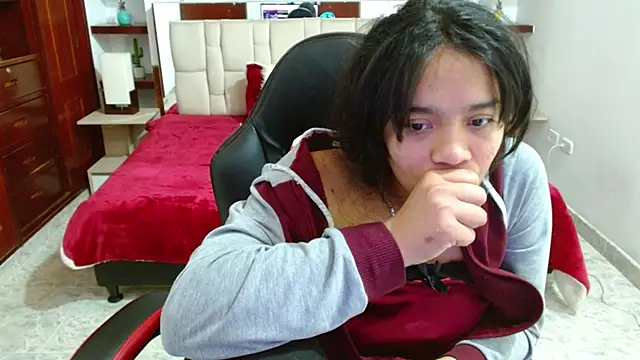 laureentt  online show from March 19, 2025, 9:17 am