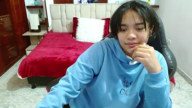 laureentt  online show from March 20, 2025, 3:02 am