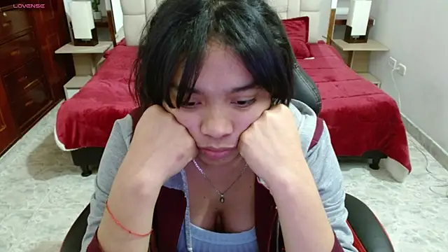 laureentt  online show from March 20, 2025, 9:15 am