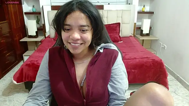 laureentt  online show from March 21, 2025, 9:23 am