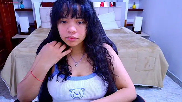 laureentt  online show from October 4, 2025, 3:15 am