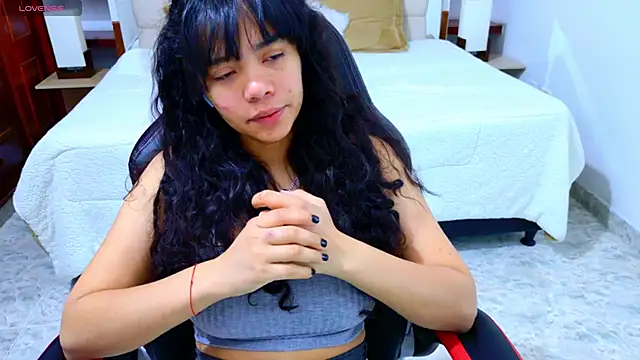 laureentt  online show from December 22, 2025, 3:14 am