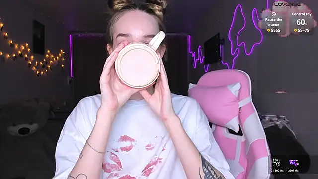 MoonDust online show from March 19, 2026, 6:01 pm