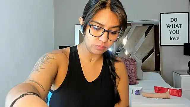 sharlott18 online show from December 7, 2024, 9:50 am