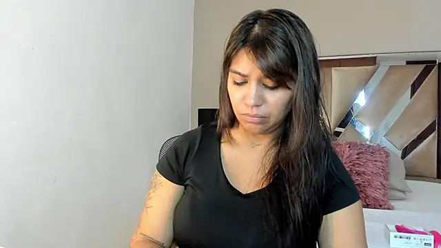 sharlott18 online show from December 18, 2024, 9:14 am