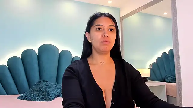 sharlott18 online show from November 28, 2025, 12:52 pm