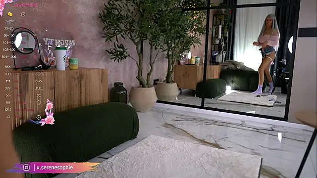 Serene Sophiex online show from September 28, 2025, 8:25 pm