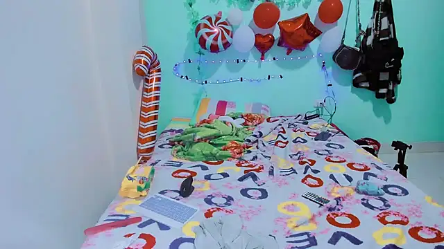 SofiaOlivares online show from December 28, 2024, 10:23 pm