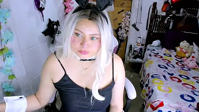 SofiaOlivares online show from October 24, 2025, 5:42 pm