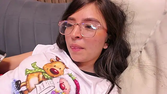 Eva Macalliter online show from December 24, 2024, 4:19 pm