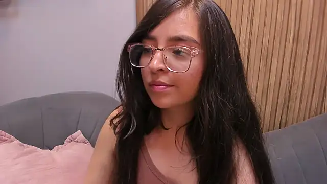 Eva Macalliter online show from December 28, 2024, 5:12 am