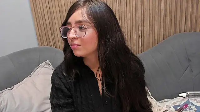 Eva Macalliter online show from March 8, 2025, 8:44 am