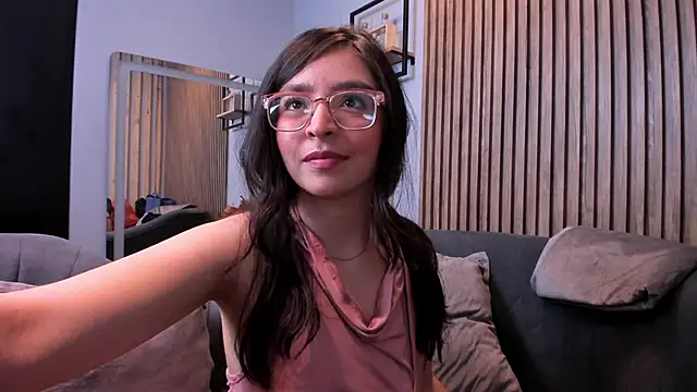 Eva Macalliter online show from September 20, 2025, 11:33 am