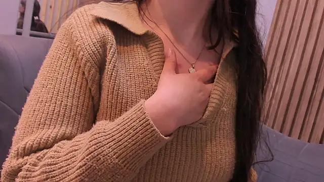 Eva Macalliter online show from October 19, 2025, 3:07 am