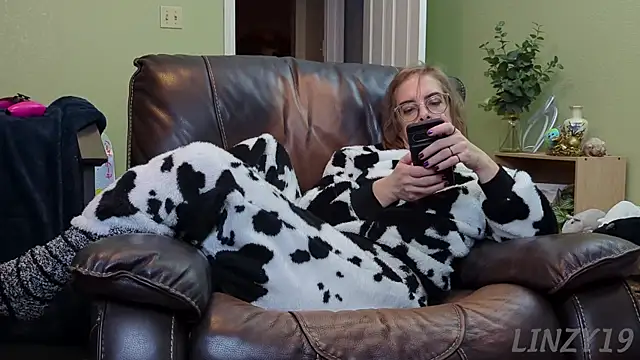 Linzy 19 online show from January 12, 2025, 3:17 am