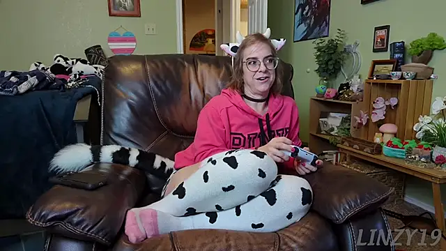 Linzy 19 online show from January 28, 2025, 7:42 pm