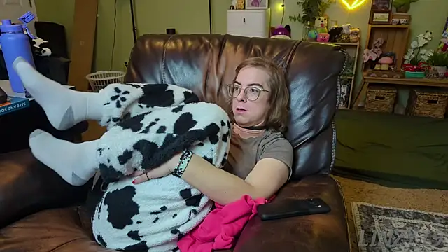 Linzy 19 online show from January 31, 2025, 4:14 am