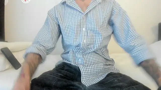 RoosterWabbit online show from November 5, 2025, 6:52 pm